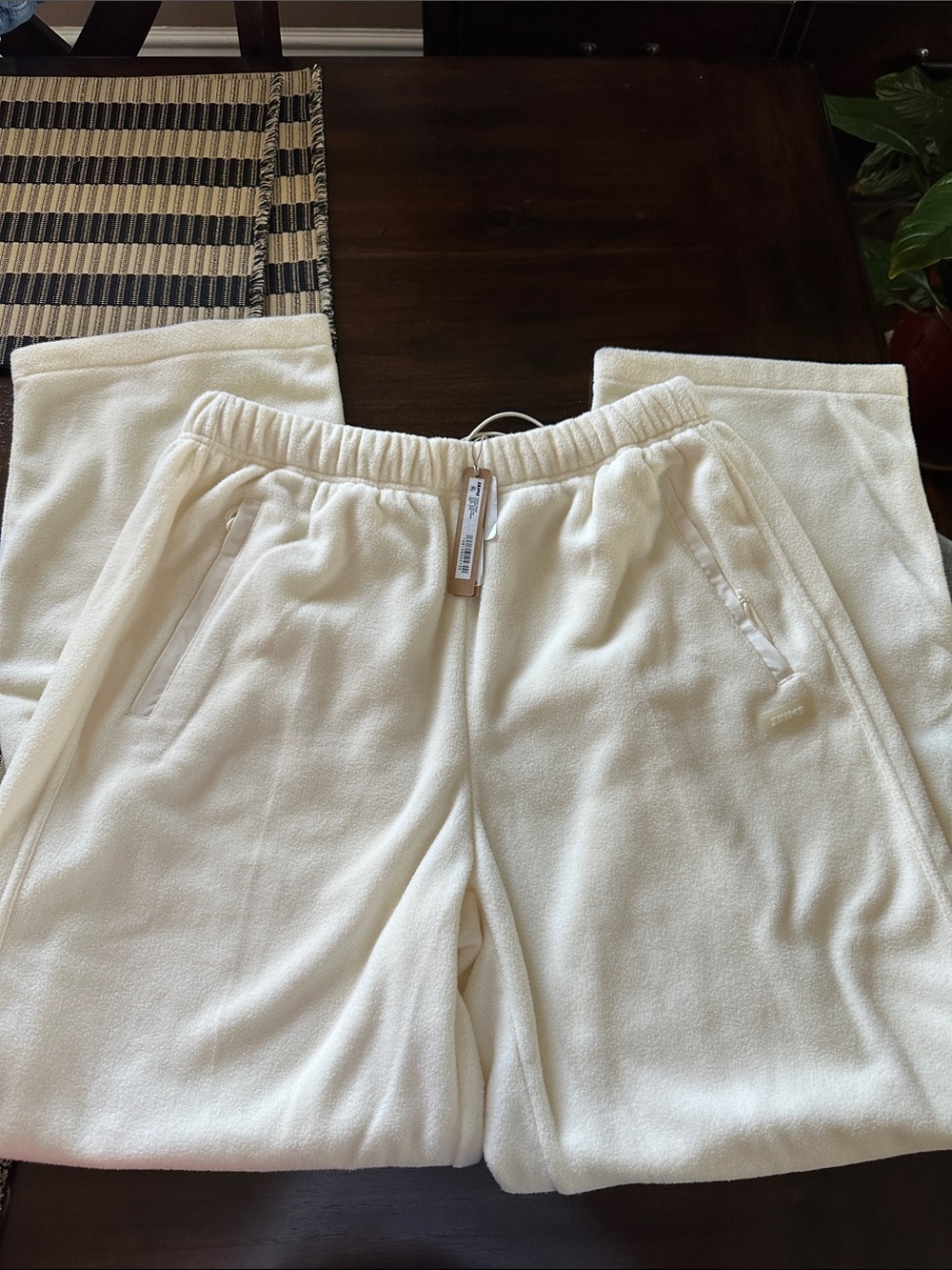 SKIMS Ecru Fleece Lounge Pants